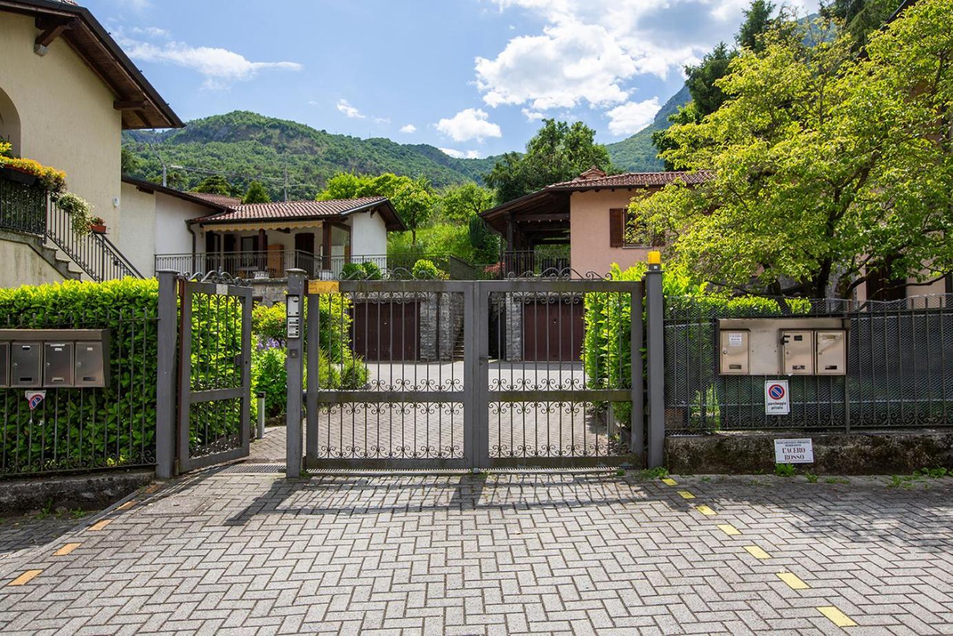 Villa L'Acero Rosso - Giardino Privato E Box Auto Menaggio Esterno foto